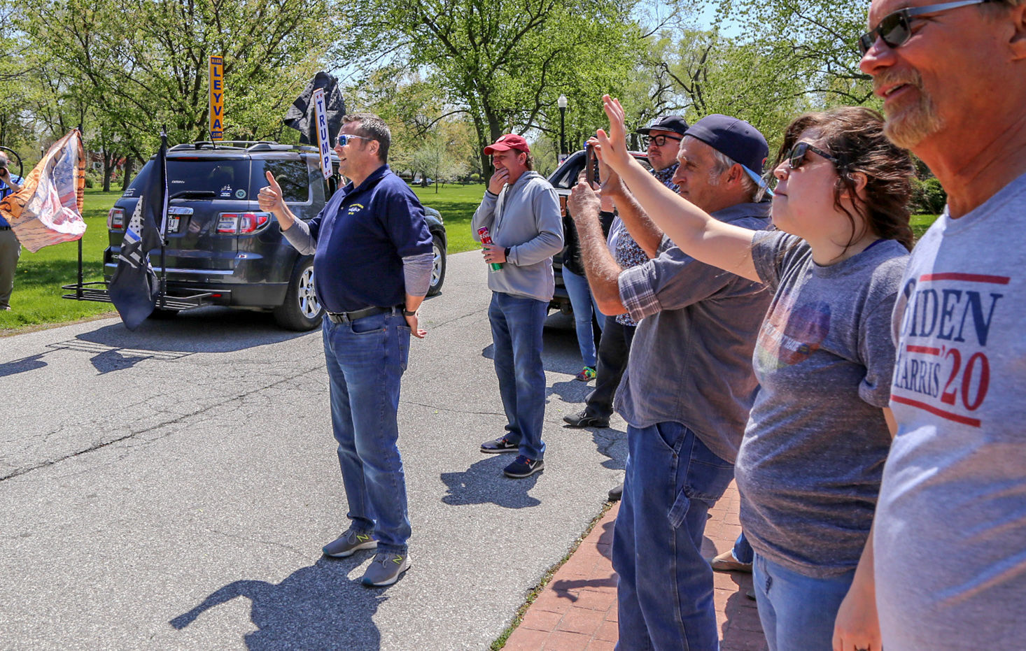 Trump supporters protest Hammond mayor